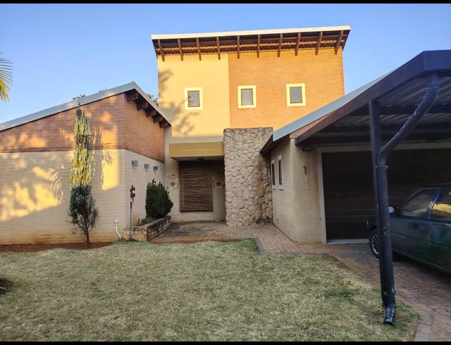 3 BEDROOM TOWNHOUSE FOR SALE IN WATERVAL EAST